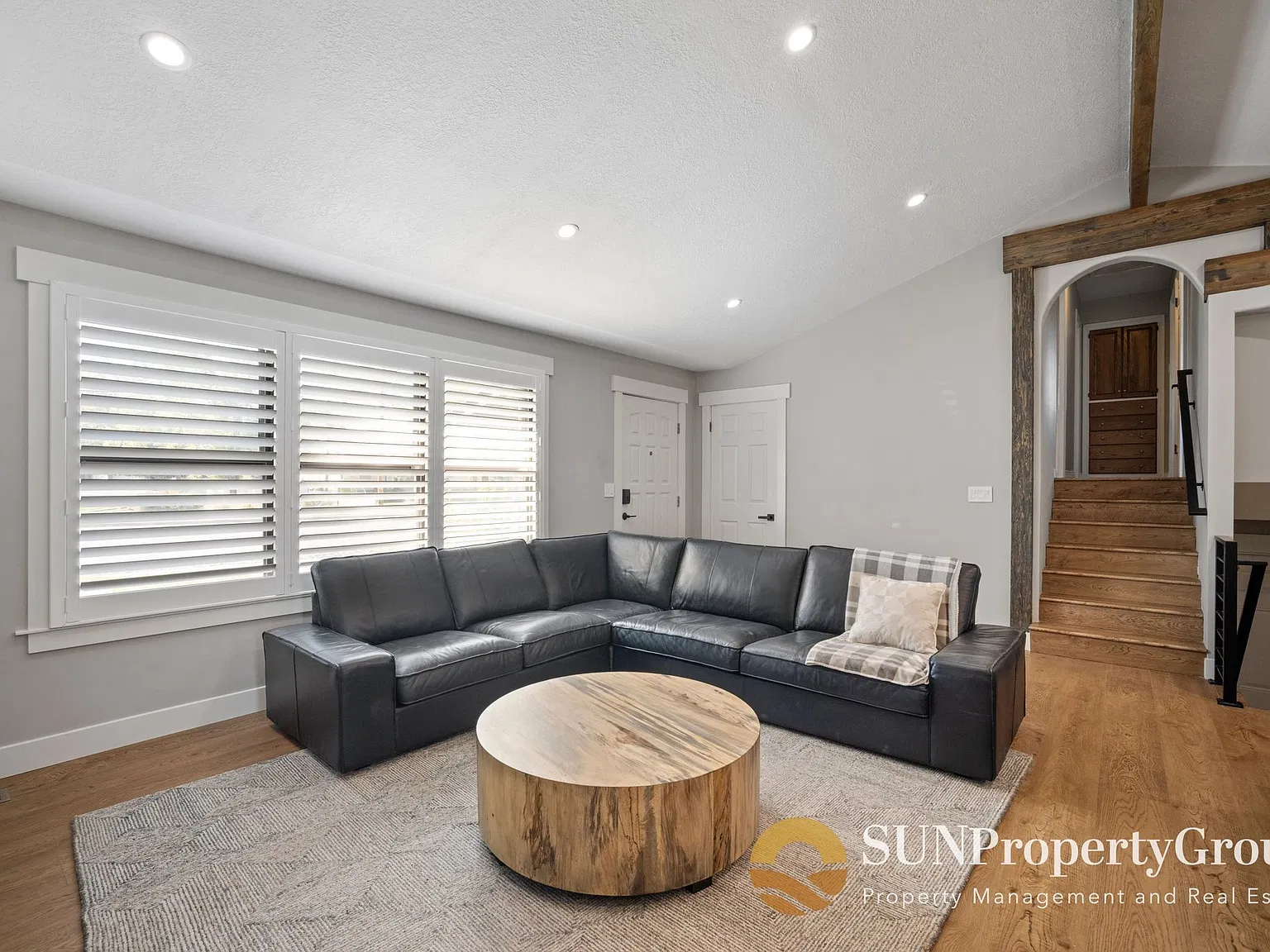 Beautiful Remodeled Home In Great Midvale Location Upstairs Only — Photo 3