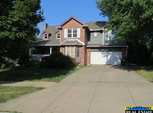 6400 Briar Rosa Dr, Lincoln, NE 68516