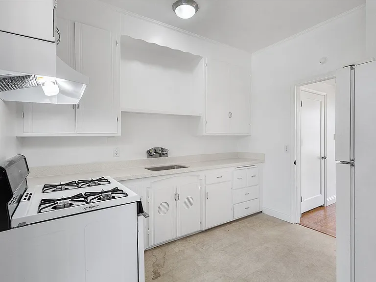 221 Pacific Ave — Photo 9