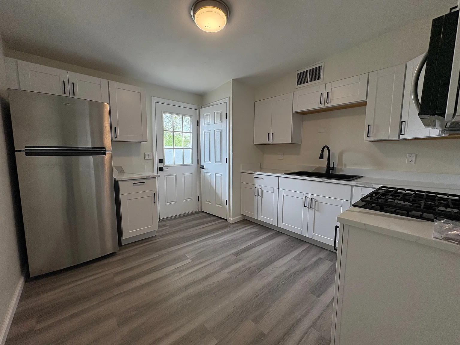 2 bed, 750 sqft, $1,395 — Photo 4