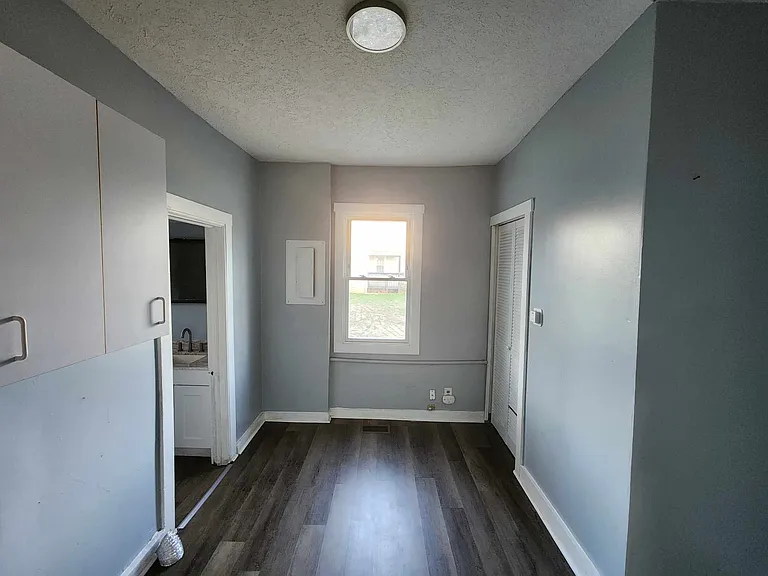 313 E Rose St — Photo 8