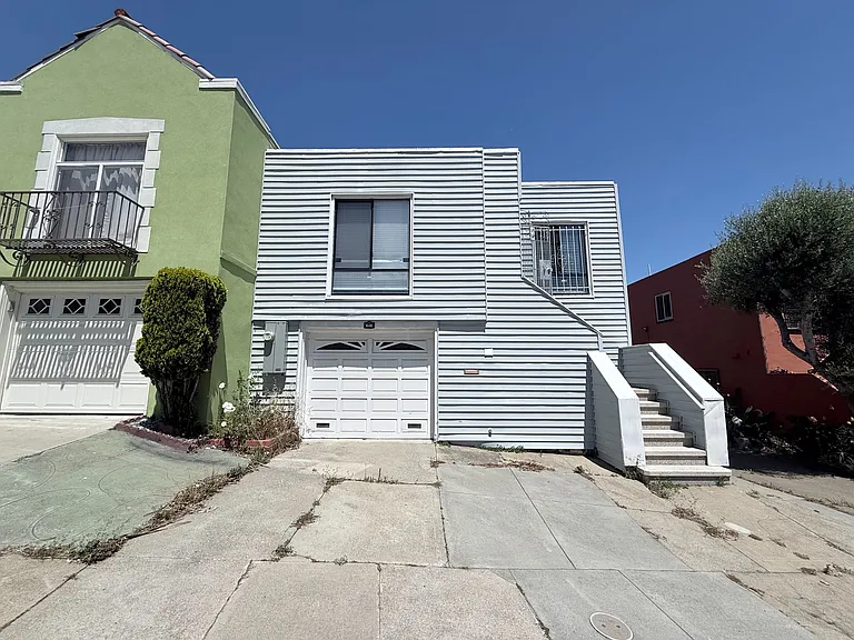 648 Sweeny St — Photo 1