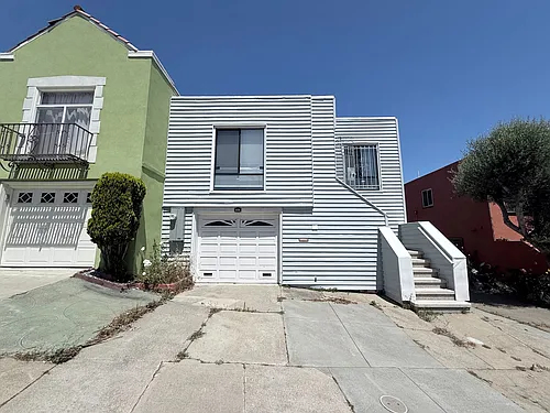 648 Sweeny St Photo 1