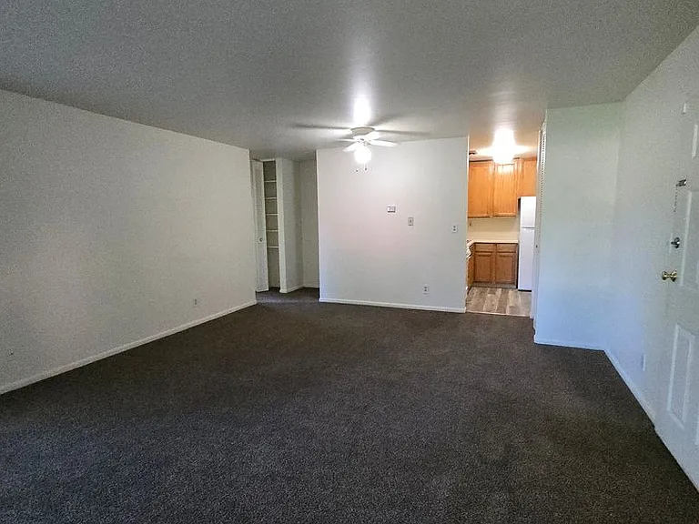 Mulford Park Apartments — Photo 33