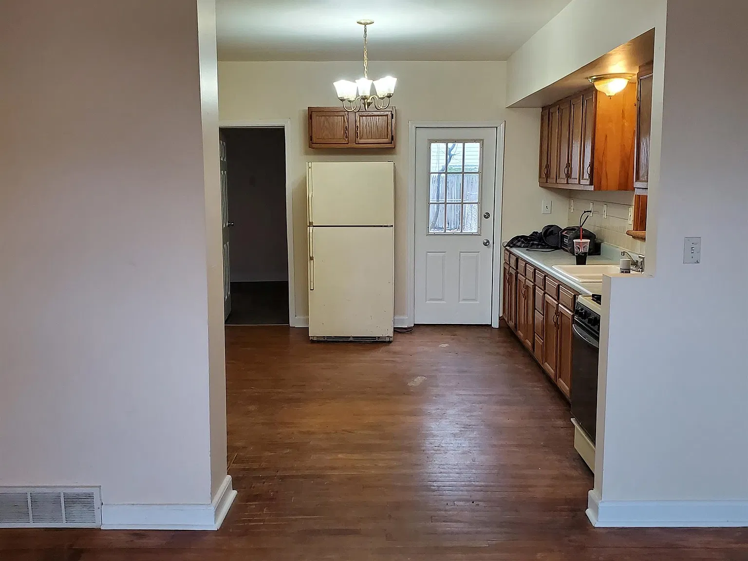 85 Park Ave — Photo 2