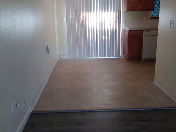 4th image of 3817 SE 33rd Pl #6658516