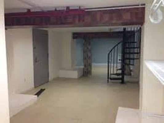 Rented by Bank Neary | media 25