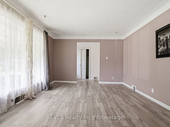 4th image of 3664 Arlington Ave