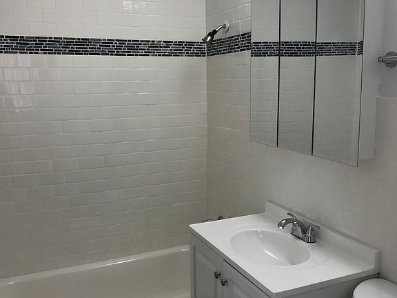 5th image of 5817 N Kenmore Ave APT 306
