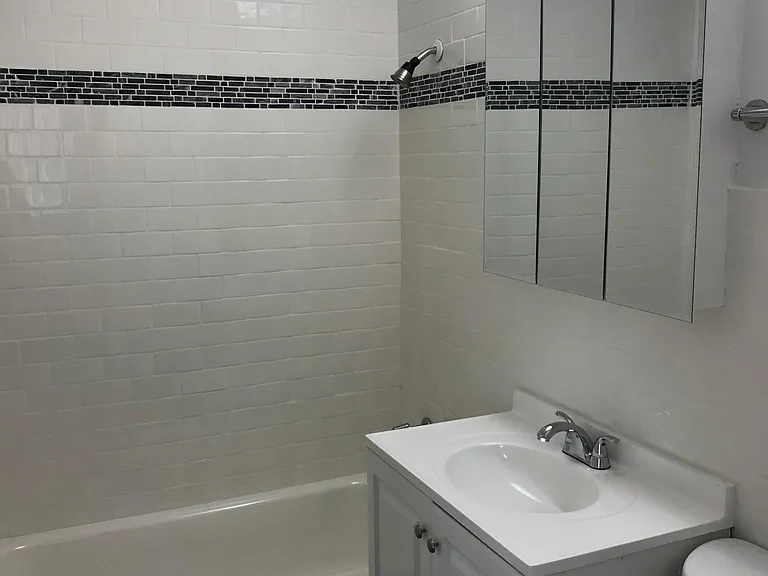 6030 N Kenmore Ave #403 — Photo 6