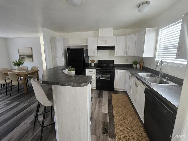 3 bed, 2.0 bath, 1120 sqft, $1,950 — Photo 3