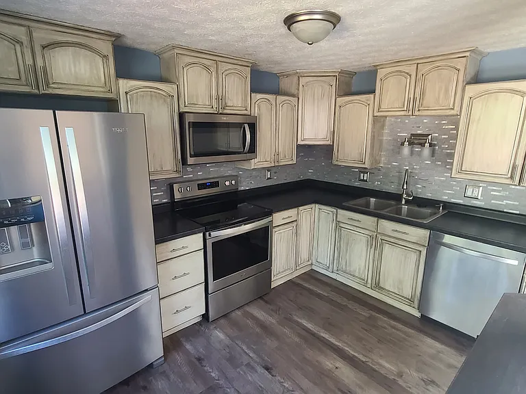 9820 Aylesworth Ln — Photo 15
