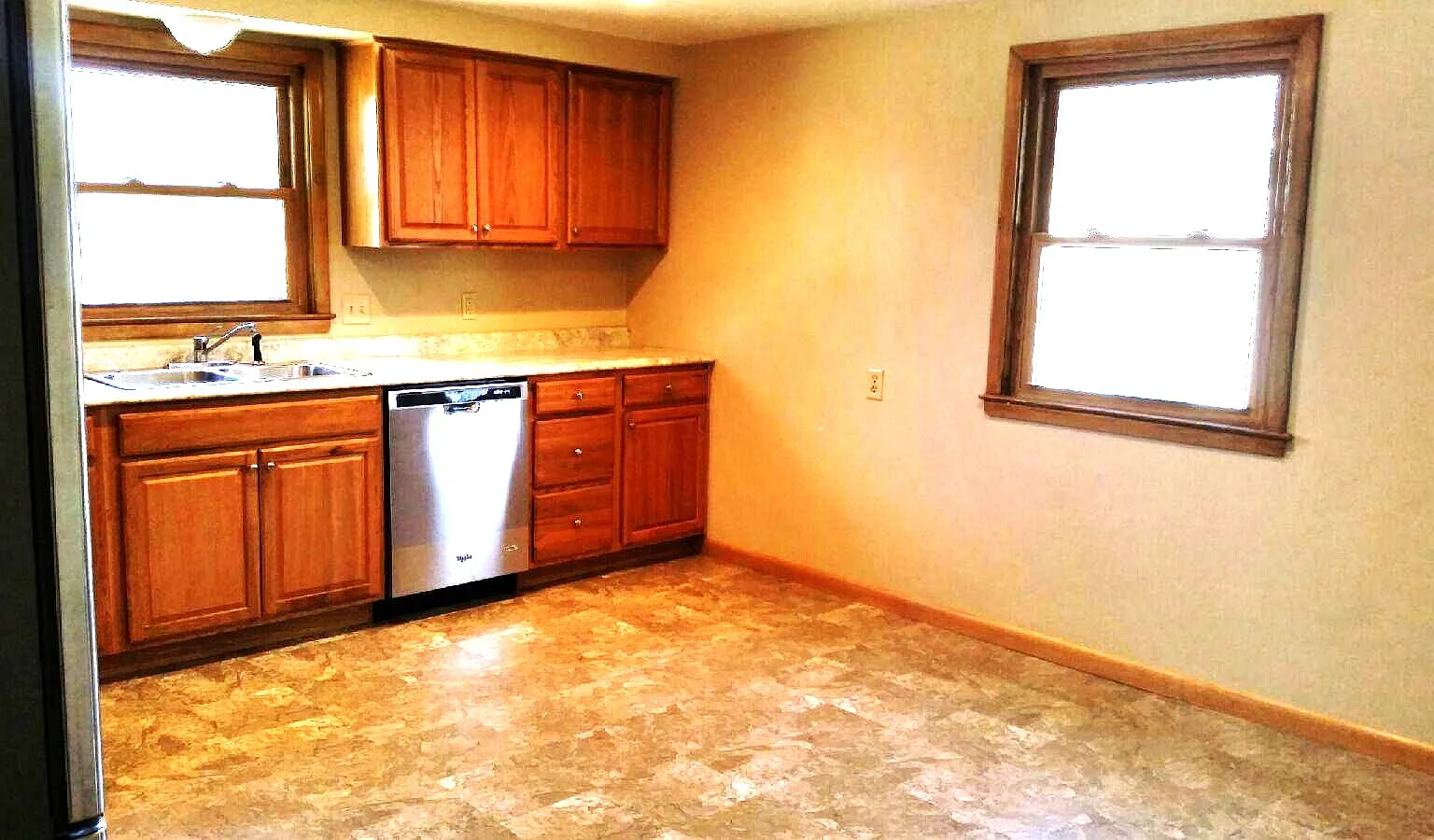 3 bed, 1.5 bath, 1250 sqft, $1,700 — Photo 2