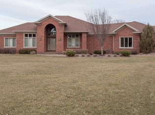 15228 Sundown Ridge Ct, Dubuque, IA 52002