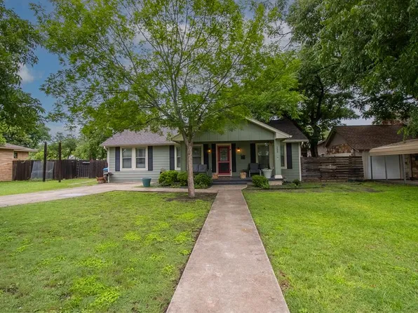 133 Travis St, Kerrville, TX 78028