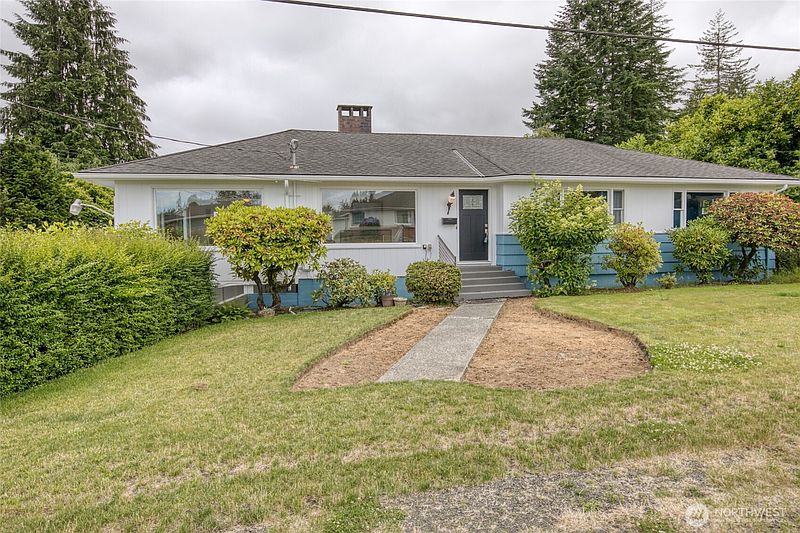 2nd image of 1007 Riverview Drive