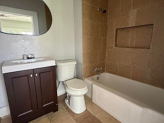 5th image of 1824 Collins Ave