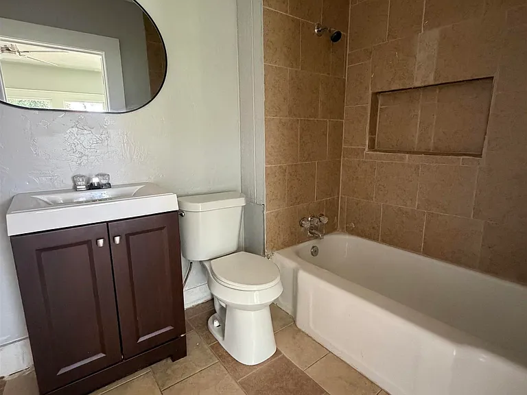 1824 Collins Ave — Photo 5