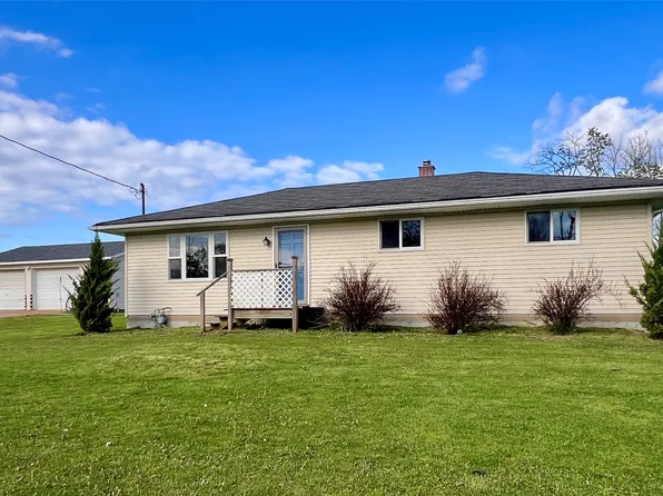 8881 Old Waterford Rd, Erie, PA 16509