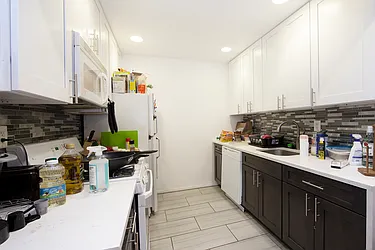 Rented by R New York