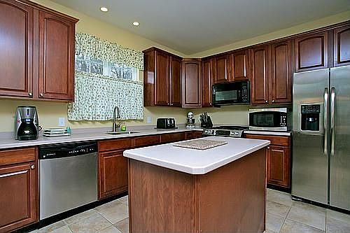 4th image of 1005 Lakenheath Ct