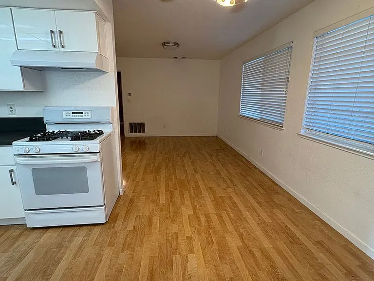628 Saratoga Ct — Photo 6