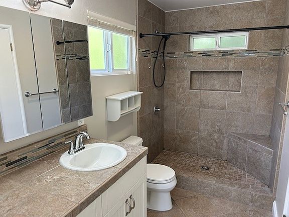 5th image of 417 Clubhouse Dr