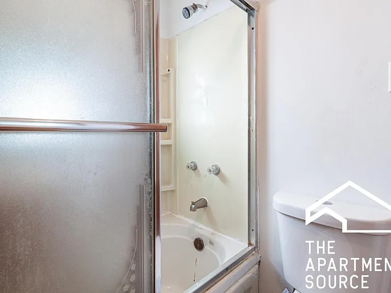 1634 N Whipple St #2E — Photo 11