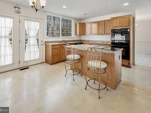 4th image of 5405 Melwood Park Ave