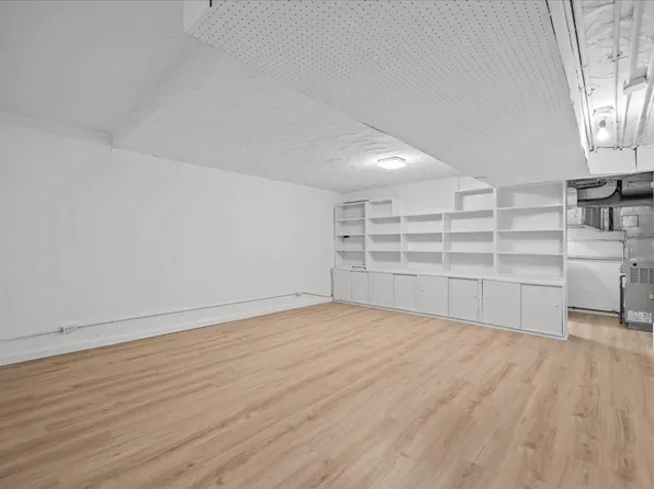 140 Van Cortlandt Park S image 23 of 37