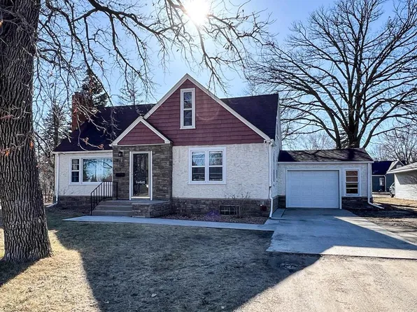 305 Kneale Ave N, Thief River Falls, MN 56701