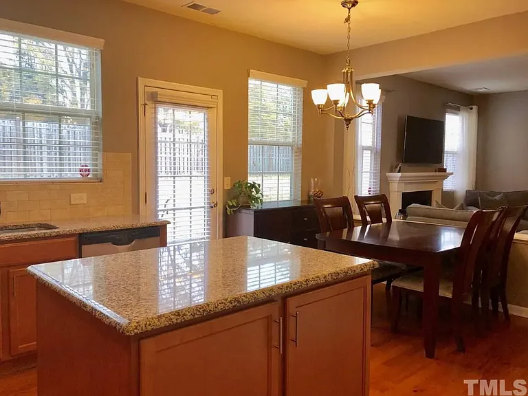 108 Goodsell Ct — Photo 9