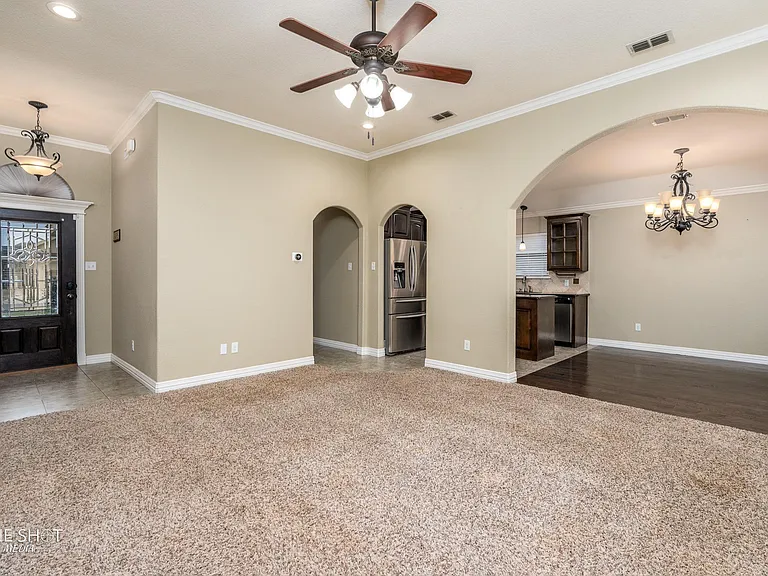 350 Miss Ellie Ln — Photo 6