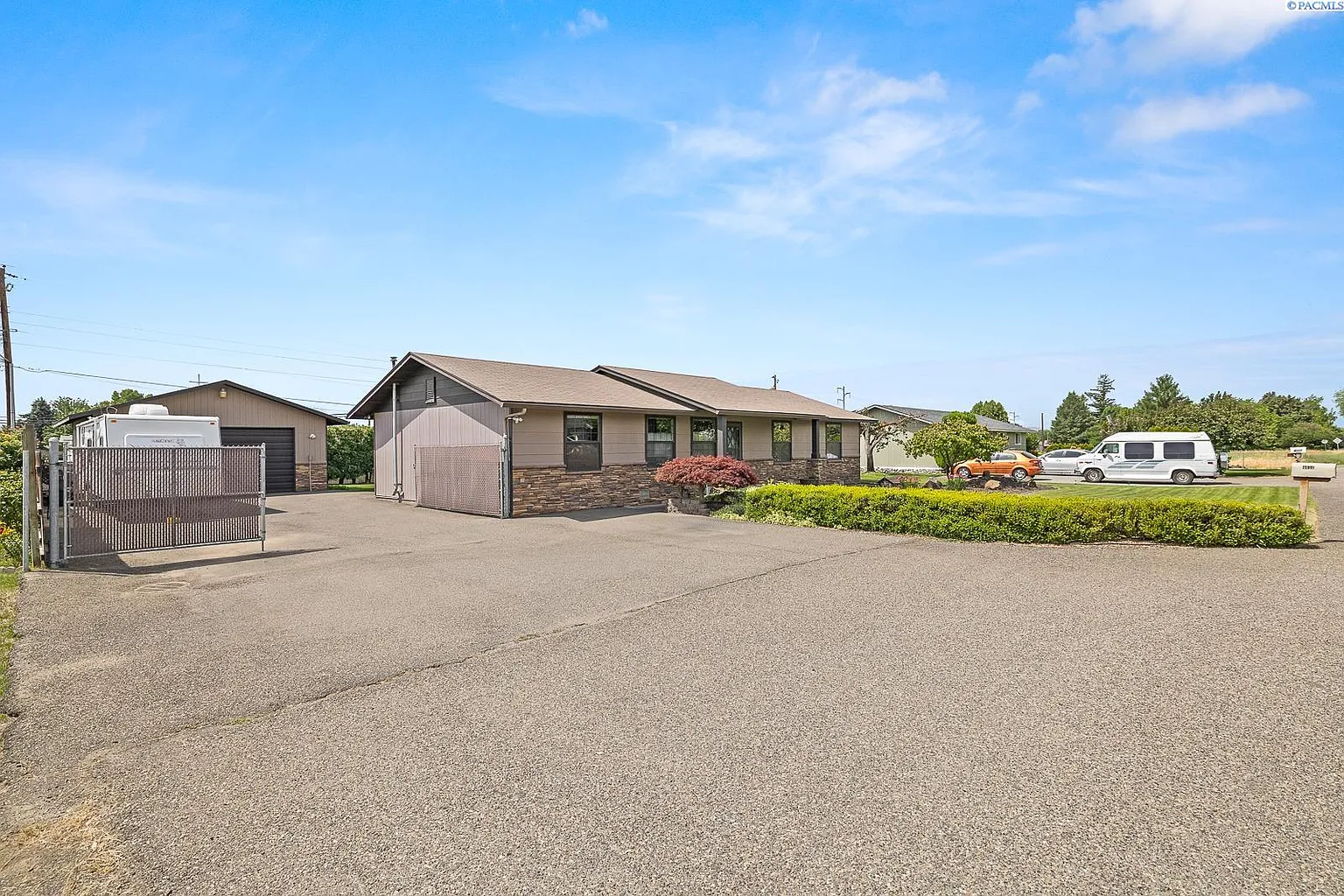 4016 W Ruby St photo 1