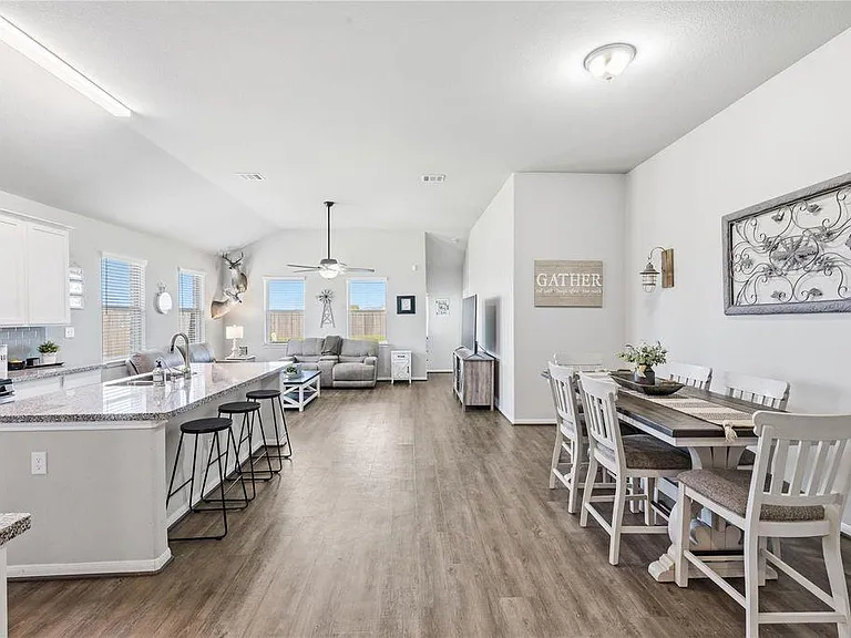 14815 Rain Tree Dr — Photo 3