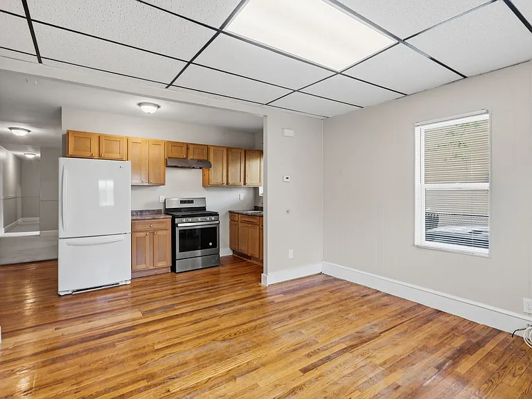 735 Union St — Photo 2
