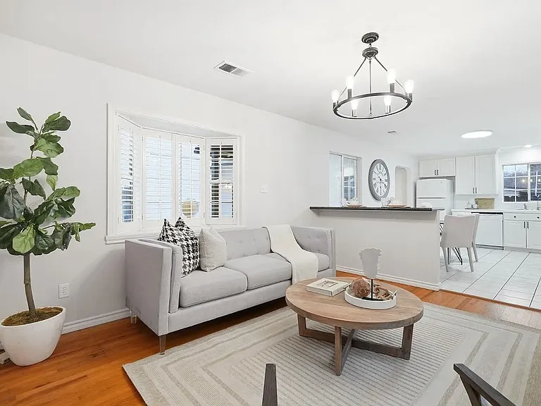 324 Angel Ave — Photo 4