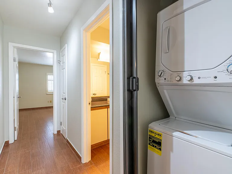 1321 Del Mar St #3 — Photo 3