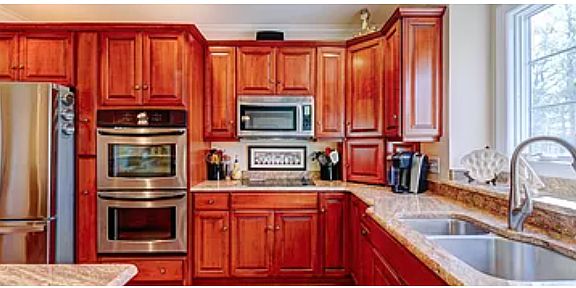 Kitchen with Island Breakfast Bar