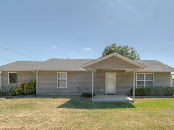 216 SW 4th St, Checotah, OK 74426