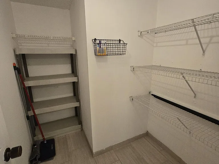 2500 Parkview Dr #412 — Photo 11
