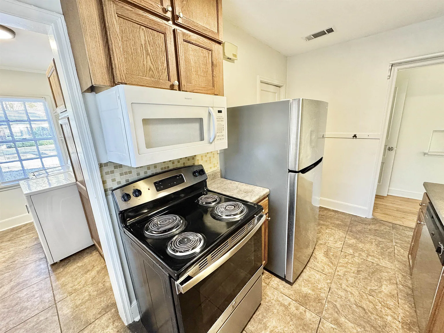 3880 Spottswood Avenue - 1 — Photo 3