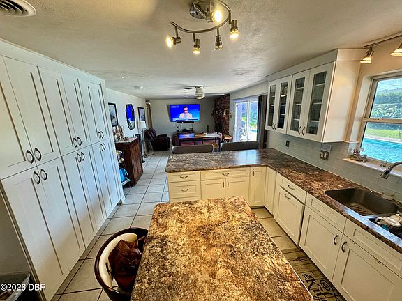 4th image of 153 University Cir