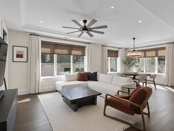 4th image of 250 Henley Pl Unit 210