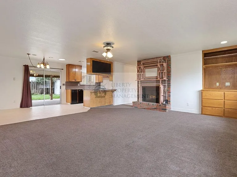1558 Springcreek Way — Photo 8