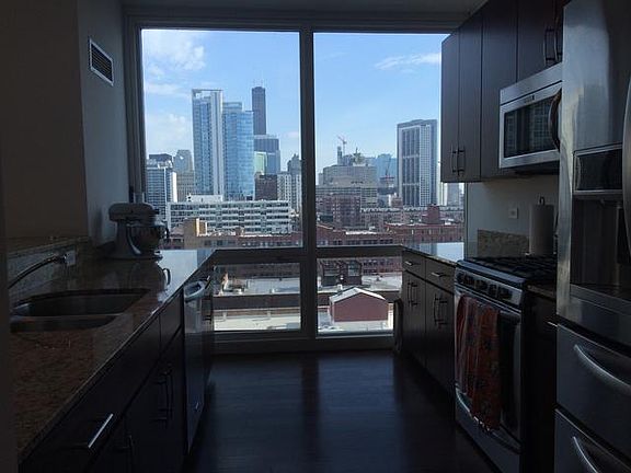 4th image of 757 N Orleans St #1306