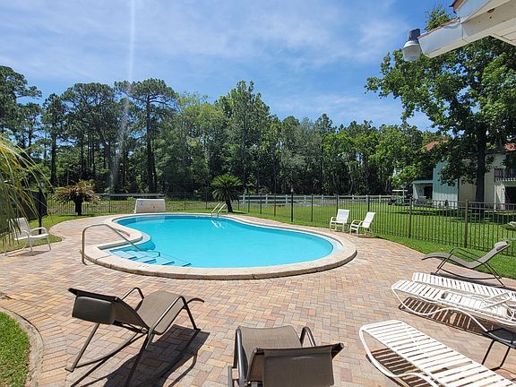Pool clubhouse_06082022