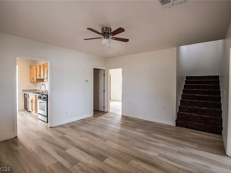 119 W Victory Rd — Photo 1