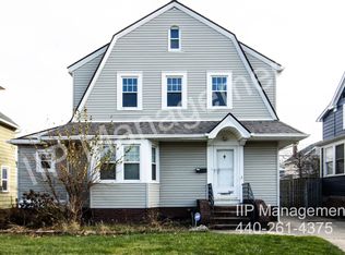 1627 Parkwood Rd, Lakewood, OH