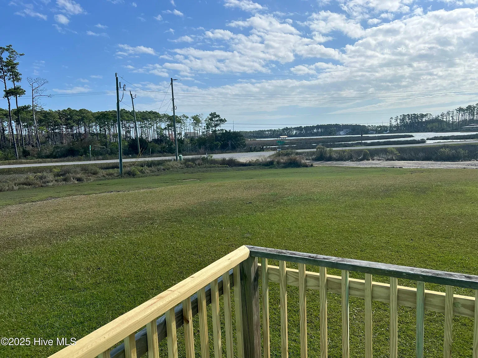 3 bed, 2.0 bath, 930 sqft, $1,400 — Photo 4